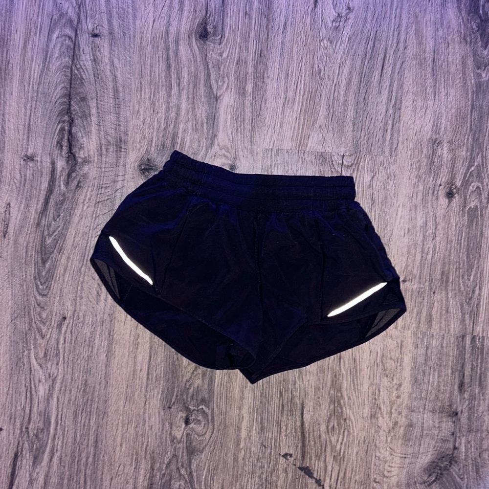 lululemon black hotty hot shorts